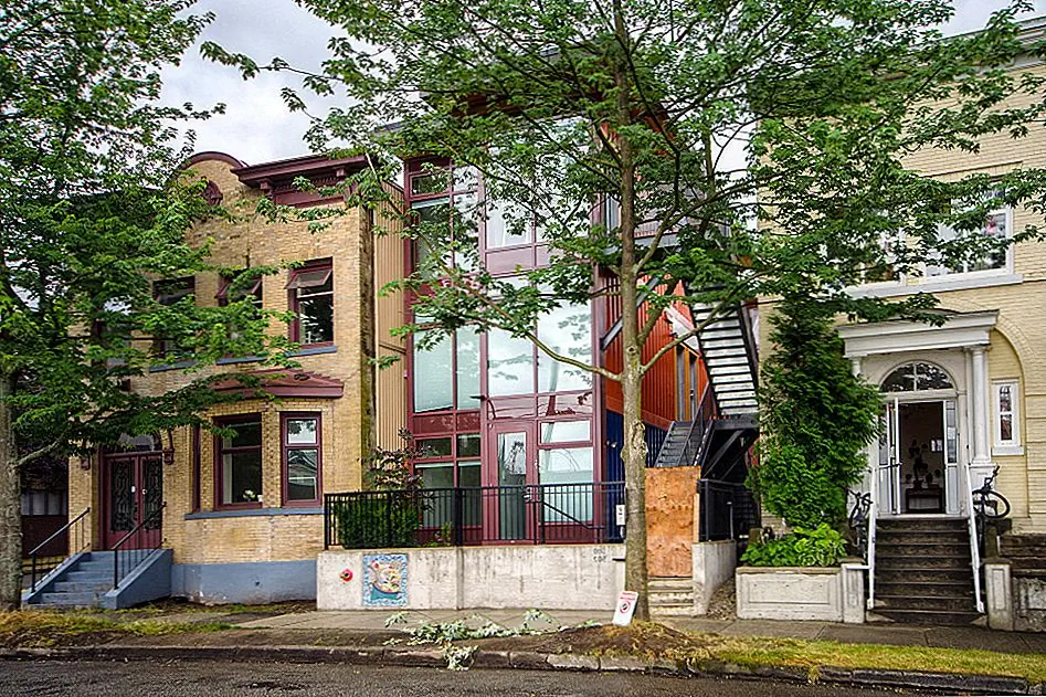 Упаковочные контейнеры для транспортировки - доступное жилье для людей с низким доходом