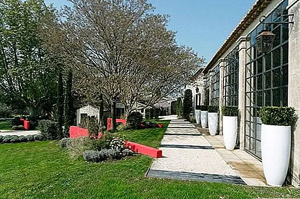 Модернизированный фермерский дом во Франции Жерар Файвр