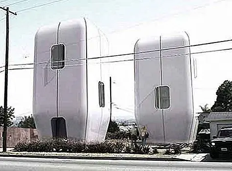 Полезный + Договорный дом по архитектуре Нила М. Денири