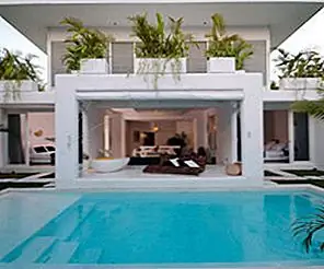 Современная двухэтажная резиденция на Бали