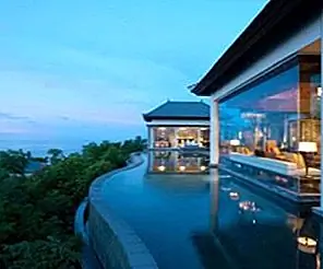 Завораживающий океан и горные виды на Banyan Tree Ungasan Bali Resort