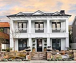 Фасад Белого дома - классический, универсальный и всегда красивый