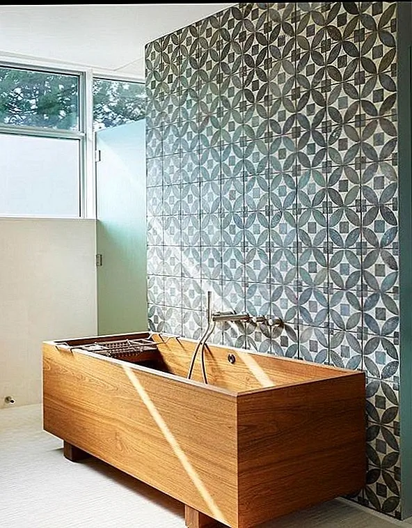 Затем есть глубина воды и переток. У Ofuros нет переполнения, и вода выходит на пол. Однако можно внести несколько изменений.