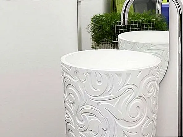 Этот же продукт также доступен с новой серией зеркал со светодиодными фонарями, которые выпускаются в нескольких разных формах и размерах. Этот конкретный умывальник может показаться нетрадиционным по сравнению со стандартными, но это будет очень отличное дополнение к современной ванной. Более того, он выглядит очень шикарным и элегантным. Вы можете выбрать любой цвет, который вы хотите, и сопоставить его с остальной частью декора и выбрать контрастный цвет, чтобы он выделялся еще больше.