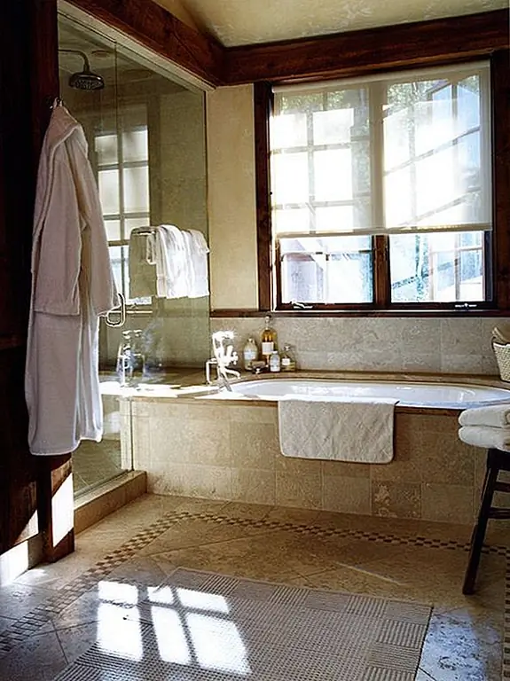 Что люди ценят за гостиничные номера и курорты, так это то, что они предлагают те прекрасные одежды, в которых вы чувствуете себя так комфортно и уютно. Так почему ты не мог иметь их дома? Космические халаты должны быть обязательно в ванной. Прежде чем покупать их, обратите внимание на материал. Вы должны попытаться найти халаты из хлопчатобумажного или велюрового и махрового, которые имеют мягкий вид, как бархат.