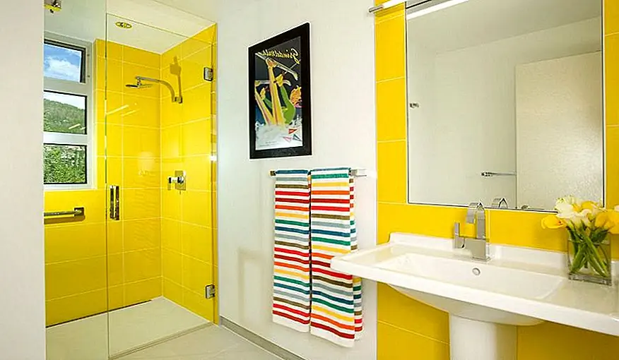 Использование смелых цветов в ванной комнате - когда и как это сделать