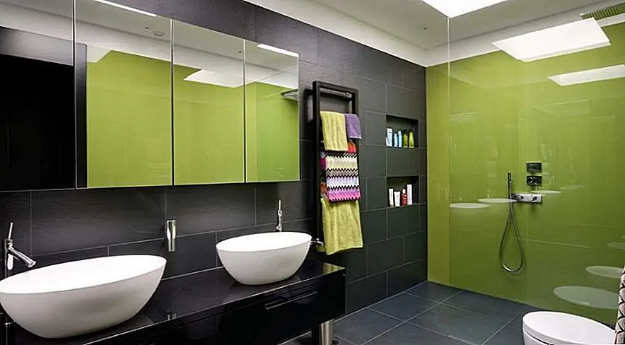 Еще один свежий цвет акцента, который вы должны обязательно учитывать при проектировании вашей ванной комнаты, является зеленым. Он выглядит потрясающе в сочетании с черно-белым, и вы можете создать множество стильных вариаций, используя эти цвета в качестве основы.