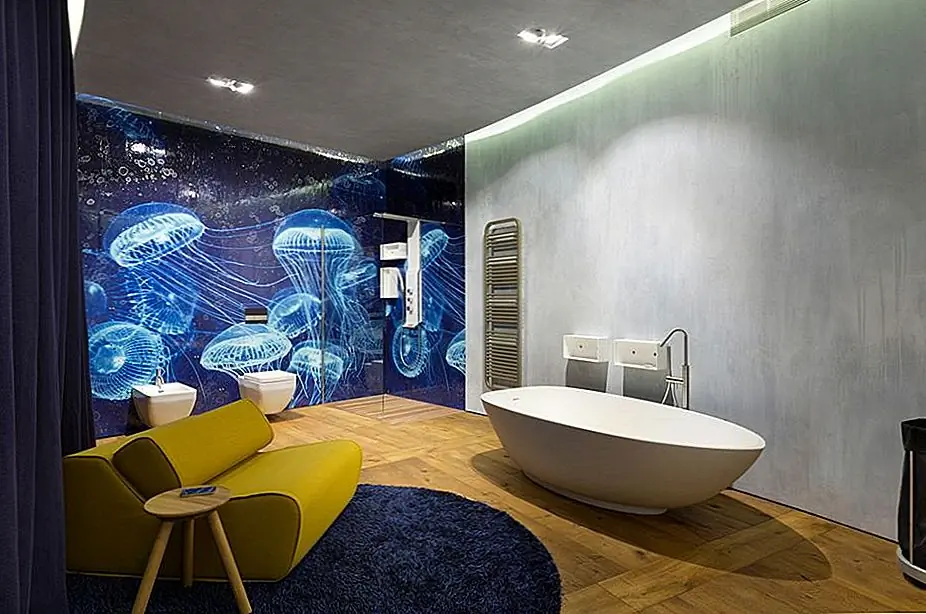 Один из способов подчеркнуть декор - это выбрать фреску. Это довольно удивительно, но прекрасная часть - это то, как остальная часть комнаты дополняет ее, оставаясь простой и демонстрируя цвета, которые либо соответствуют стене, либо дополняют ее.