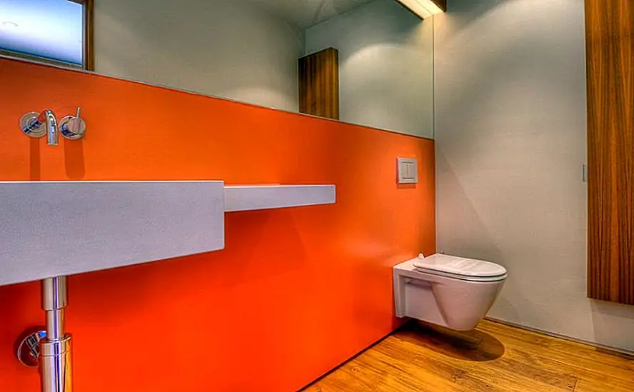 Еще один большой профессионал - это тот факт, что вы сами решаете точную высоту установки туалета, чтобы он был наиболее удобным для вас. Это повышает комфорт и является очень приятным элементом, который позволяет вам настроить вашу ванную комнату.