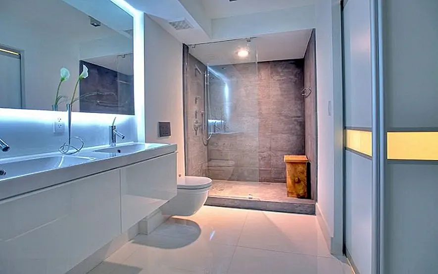 Как правило, настенные унитазы также оснащены высокотехнологичными функциями, такими как автоматические крышки, встроенные сушилки, освещенные чаши и всевозможные другие вещи. Это означает дополнительный комфорт, но это также означает больше потенциального ремонта, так как все эти мелочи могут в конечном итоге создать проблемы.