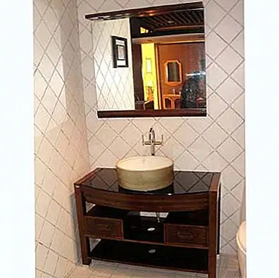 -Если ваша ванная комната имеет большое пространство, тогда вы должны установить раковину, которая поставляется вместе с шкафом. Такие ванные комнаты раковины оформлены в стиле, и идеально подходят для больших ванных комнат. Их также называют раковиной тщеславия.