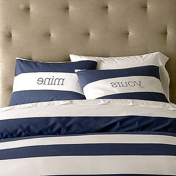 Стильное синее и белое полотно для одеяла и фиктивный набор