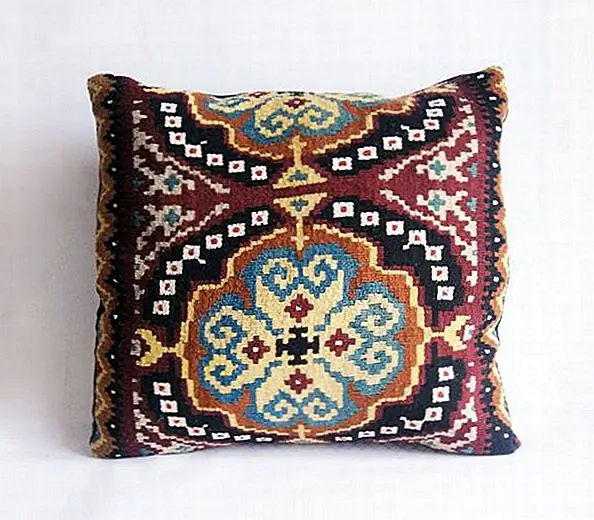 Вы также можете увидеть великолепные фигуры из другой части региона Лапус. Они обычно имеют геометрические узоры и яркие цвета. Они могут создать прекрасную атмосферу в вашем пространстве и заставить ваших друзей ревновать.