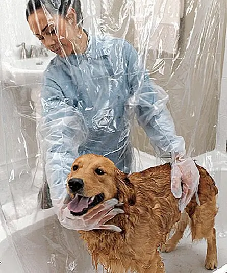 Те, у которых есть домашние животные, знают, как беспорядочно это дать им душ. Даже милые домашние животные, которые не возражают против принятия душа, могут быть грязными, когда они начинают трястись и выплевывать вас с водой и шампунем, превращая вашу ванную в катастрофу. Ну, этот занавес был разработан специально для владельцев домашних животных, и он призван позволить вам заботиться о гигиене вашего питомца, а также защищать вас от нежелательных происшествий. Доступно для 6.9 $.