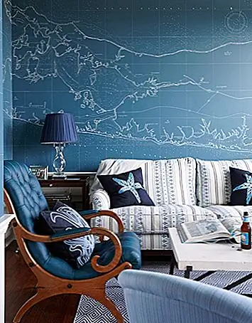 Отображение карт на стене очень распространено и популярно. Это то, что можно было бы выбрать в случае домашнего офиса или детской комнаты. Это способ использовать карту как информативный элемент, так и украшение комнаты. Вы можете создать реальную карту, или вы можете нарисовать ее на стене. Более оригинальной идеей было бы рисовать морскую карту.