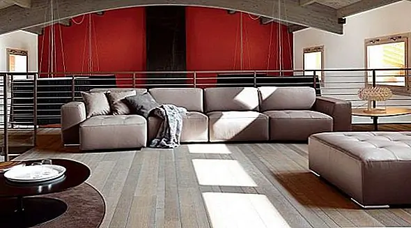 Дунный кожаный диван чрезвычайно универсален и поставляется в двух вариантах: один с подушками, другой - с подушками из разреза. Лучшая часть состоит в том, что вы можете устроить так, как хотите.