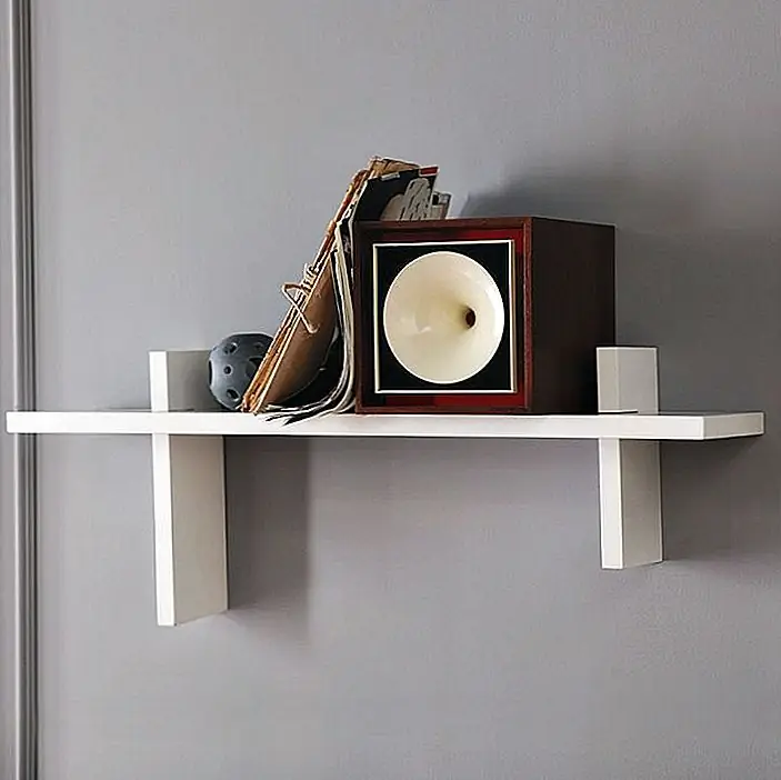 Эти настенные полки очень просты в дизайне и сделаны из дерева, и они отлично смотрятся, когда их объединяют в группы по два или три, но даже когда вы используете только один. Эти полки изготовлены из древесины шпона средней плотности из древесной плиты средней плотности, что делает их довольно легкими, что позволяет надежно закрепить их на стене без опасности падения.