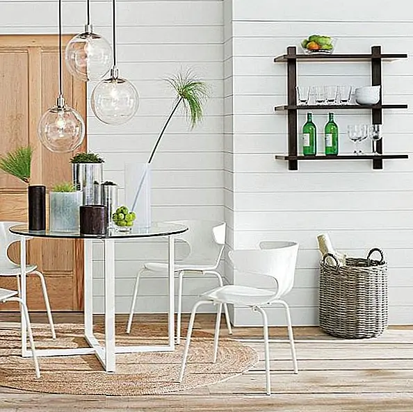 Вы можете использовать этот предмет мебели для дополнительных книг, для отображения предметов искусства или для простоты ваз и домашнего украшения в зависимости от вдохновения и стиля владельца. Элемент выполнен из дерева и доступен в различных размерах и цветах. Вы можете купить его у West Elm, а цена ($ 159) также включает в себя оборудование, необходимое для крепления к стене.