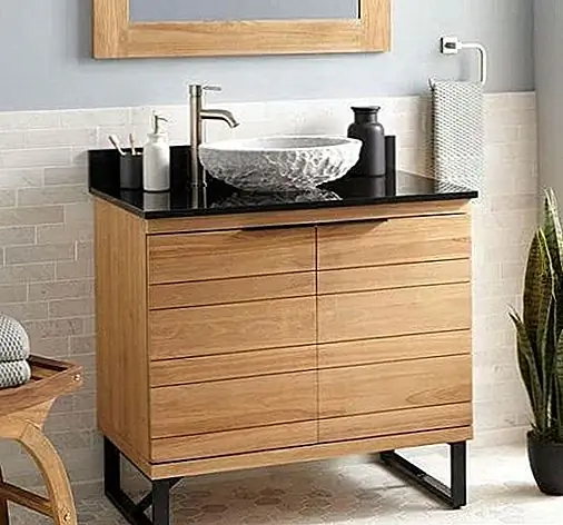 Области вокруг раковины для ванной не менее вредны, чем на кухне. Изображение: Signature Hardware