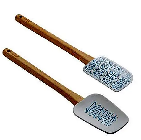 Резиновые шпатели облегчают извлечение всех ингредиентов из ваших чашек для смешивания - и намного легче вылизать тесто, чем венчик. $ 10 за набор из двух. Изображение: Цель