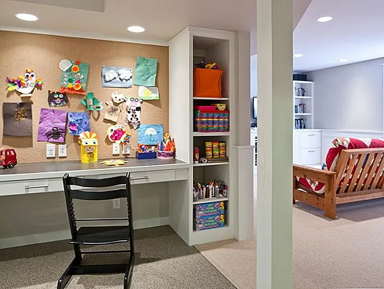 Линолеум прочный и крепкий, что делает его идеальным для игровой комнаты в подвале. Источник изображения: внутри