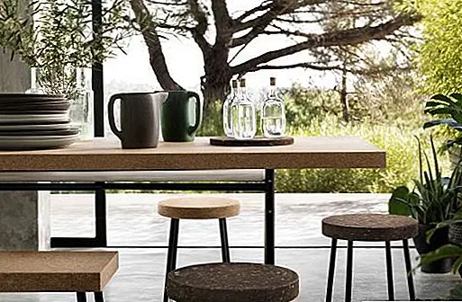 Сотрудничество IKEA с Илсой Кроуфорд производило такие штуки, как этот стол и набор стульев, которые заставляют нас заваливаться и падать. Изображение: ИКЕА Сотрудничество IKEA с Илсой Кроуфорд производило такие штуки, как этот стол и набор стульев, которые заставляют нас заваливаться и падать. Изображение: ИКЕА