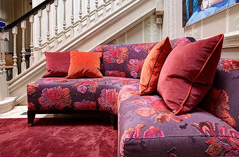 Последние богатые оттенки слив, вин и ягод - яркий способ согревать ваше нейтральное пространство для праздников. Изображение: Whiteline Designs