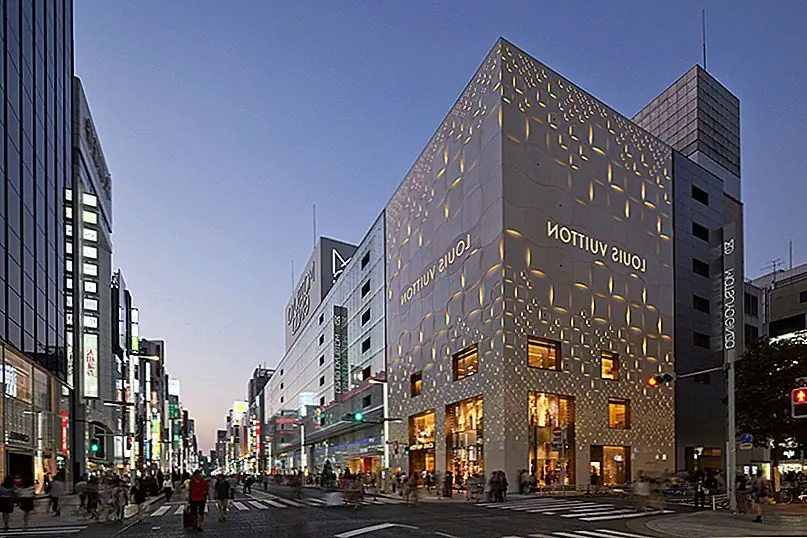 Flashy Louis Vuitton Store в Токио Отображение оригинальной облицовки