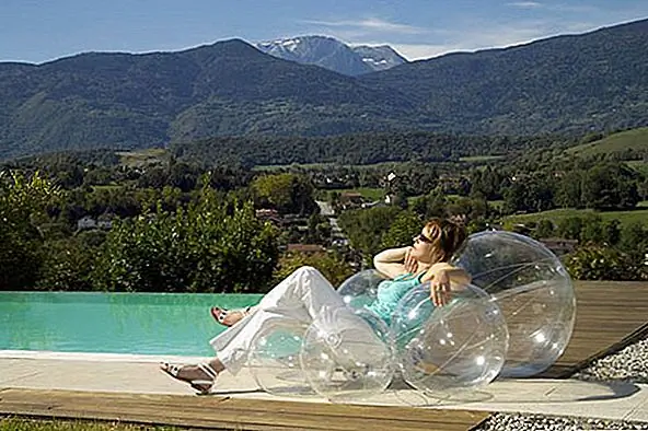 Забавные и функциональные сидения для сна на улице Мари Галойер