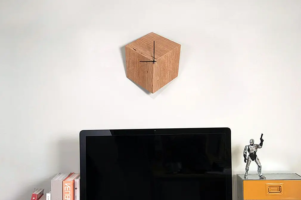Часы - результат сотрудничества между студией Robocut, компанией по производству цифровых технологий, базирующейся в Монреале и Baron Magazine. Несмотря на отсутствие номеров, 3P - это легко просматриваемые часы. Его углы примерно совпадают с 12:00, 2:00, 4:00, 6:00, 8:00 и 10:00. Товар стоит $ 80, и его можно заказать на сайте Robocut Studio. Часы - результат сотрудничества между студией Robocut, компанией по производству цифровых технологий, базирующейся в Монреале и Baron Magazine. Несмотря на отсутствие номеров, 3P - это легко просматриваемые часы. Его углы примерно совпадают с 12:00, 2:00, 4:00, 6:00, 8:00 и 10:00. Товар стоит $ 80, и его можно заказать на сайте Robocut Studio.