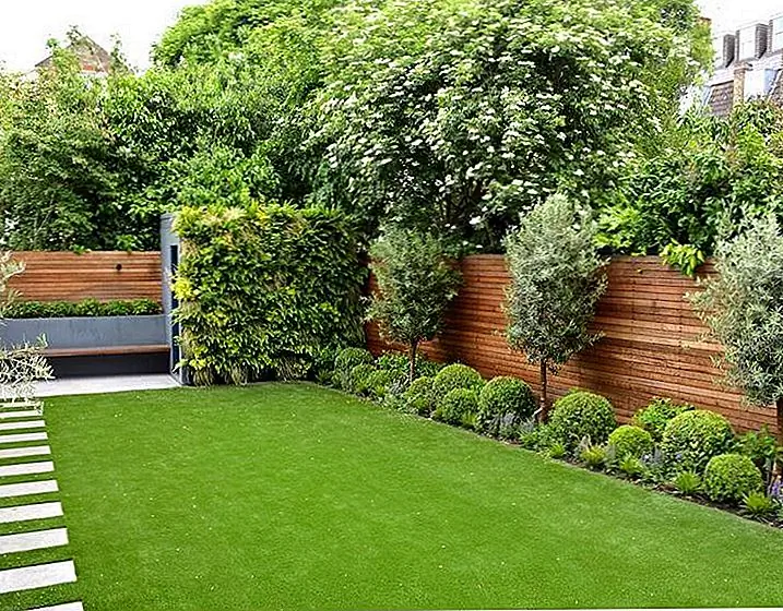 Косилки с нулевым поворотом лучше всего подходят для больших газонов. Изображение: Tom Howard Garden Design