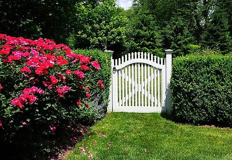 Если вы работаете над зеленым пальцем, садовый монитор является бесценным инструментом газонного оборудования. Изображение: Компания LaurelRock