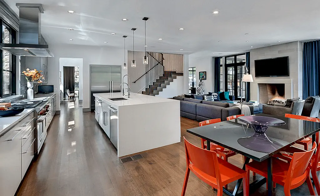 Гладкий и городской открытый план этажа. Источник изображения: Stocker Hoesterey Montenegro