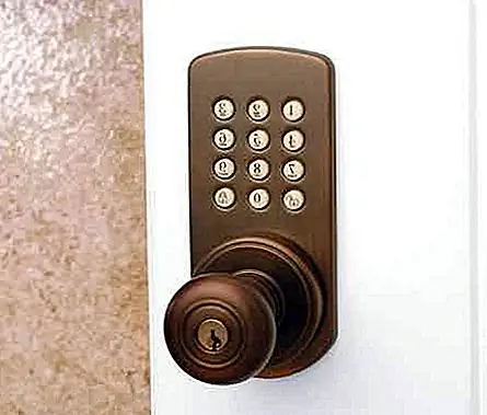 Защитите свой дом с помощью этой сенсорной панели Lockset Doorknob