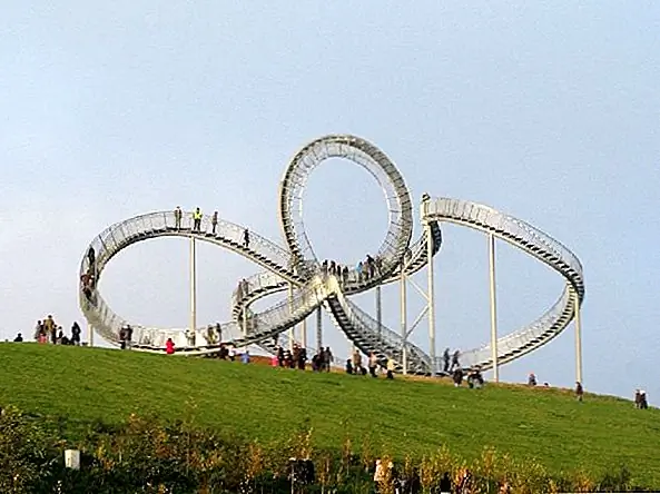 Tiger & Turtle Magic Mountain Sculpture в Германии предлагает обширные виды Рейна