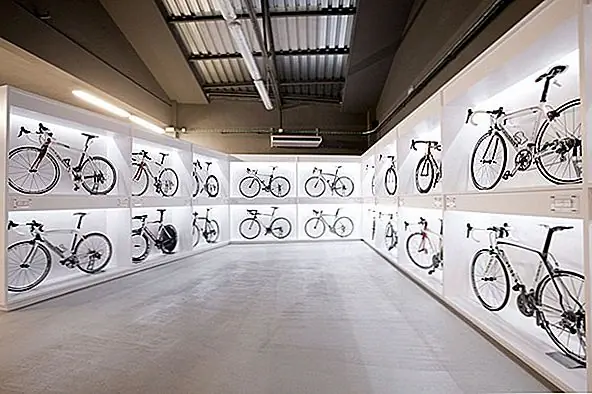 Триумфальный байкер: Музейный магазин велосипедов в Барселоне