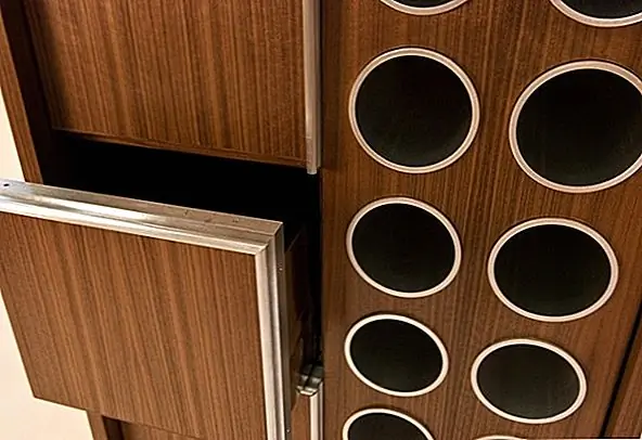 Wine Haus, практичный кабинет с различными возможностями хранения