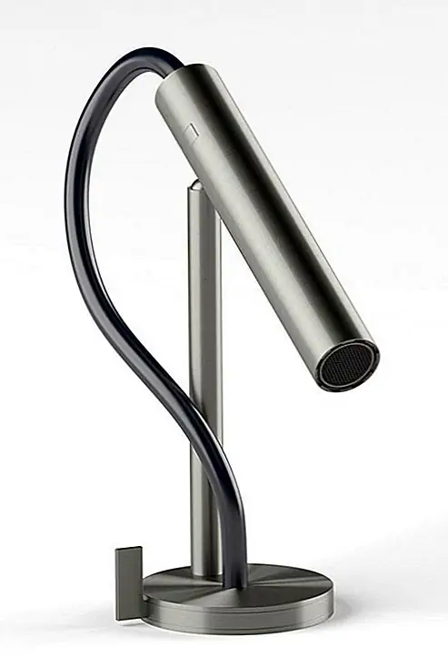 Этот конкретный кран также минималистский, но он также имеет другую характеристику, которая описывает его. Он отличается интригующим дизайном с нежными линиями и общим стильным оформлением. Дизайн является жидким, и это дает крану уникальное очарование. Это прекрасное приспособление, которое прекрасно дополняет любую современную или современную кухню.