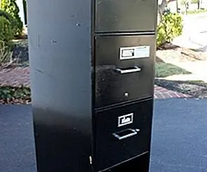 Поверните старый файловый шкаф в практичное хранилище для гаража