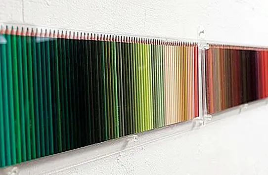 Этот экран больше не фокусируется на основном использовании карандашей. Он становится менее функциональным и более подходящим в качестве украшения. Конечно, если вам действительно нужны эти много цветных карандашей, то у вас будет очень творческий и художественный метод их хранения, а также их использование в качестве дисплея. Пять случаев сделаны из акрила, и они продаются индивидуально по цене около $ 51,00. Они представляют собой инновационный и художественный декор стены для современных и современных помещений. Они добавляют цвет в комнату, а также стимулируют воображение и творчество.