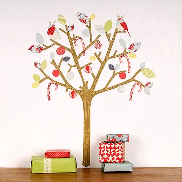 Прекрасная елка из наклеек