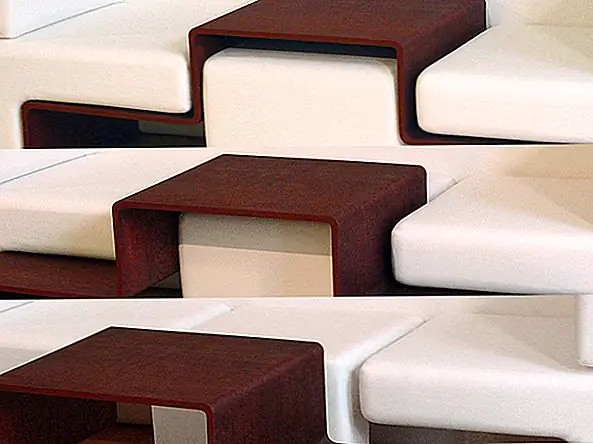 На диване имеются промежутки между подушками, как и большинство подобных кусков. Разница в том, что в этом случае эти пробелы использовались для размещения двухуровневой структуры. Один из них вы получите, вы можете положить подушки, которые были первоначально под ним сверху нижних юнитов, и использовать их как оттоманки, в то время как средняя структура может быть подана в качестве кофейного столика. По функциональным и структурным причинам оттоманки и журнальный столик нельзя отделять. Когда это не нужно, вы можете просто сдвинуть этот блок обратно туда, где он подходит, как кусочек головоломки. {Found on behavior}.