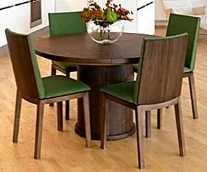 Расширяемый круглый обеденный стол от Skovby