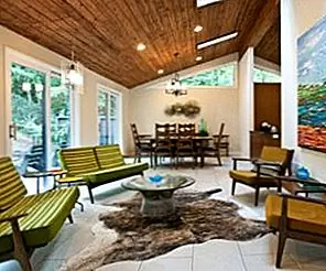 Стильные декоры с теплыми, деревенскими, красивыми деревянными потолками