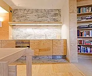 Квартира украшена дешевыми материалами и полной свободой для архитектора