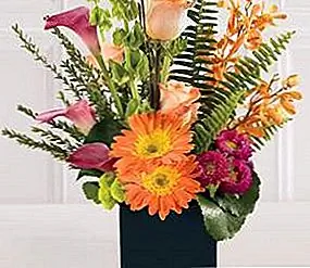 Черная керамическая ваза для цветов