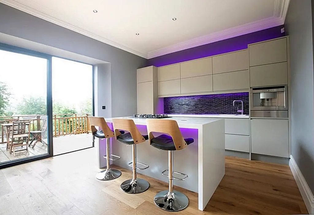 Другой вариант - использовать один цвет для акцента в разных частях комнаты. Изображение: Number Eighty One