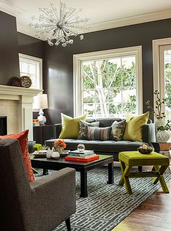 Эта люстра эмулирует шаблон солнечных лучей. Изображение: Ann Lowengart Interiors