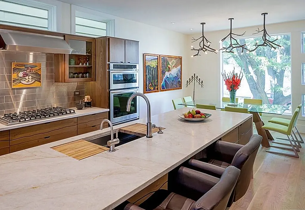 Некоторые фанки осветительные приборы идут концептуально, как этот дизайн, который выглядит как ветви. Изображение: Архитектура Кипниса + Планирование