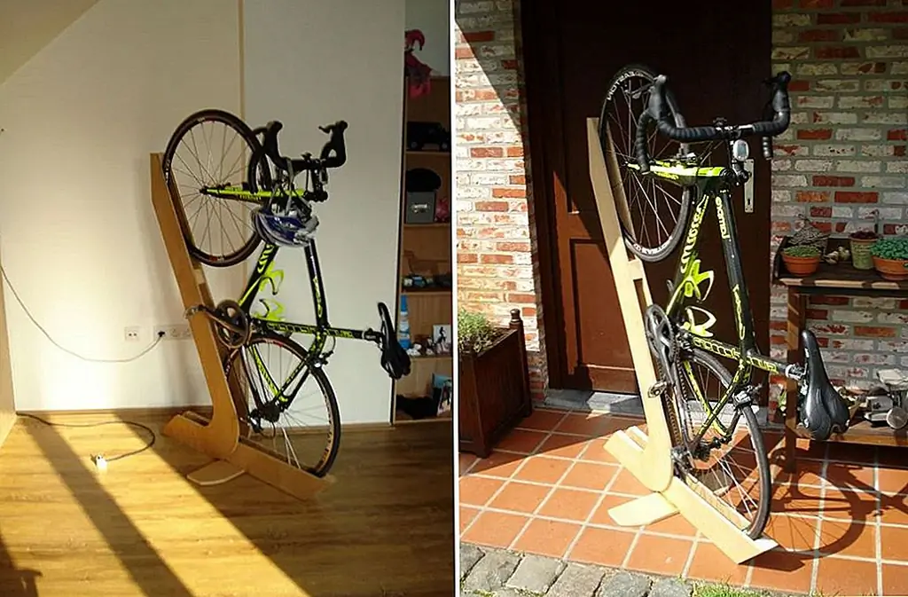 Когда на самом деле не так много места для работы, важно сохранить как можно больше места, и в этом случае вертикальная стойка для велосипедов может быть очень полезной. Конструктивно это может быть просто, без каких-либо ненужных признаков или орнаментов. В этом случае проект из инструкций кажется идеальным. Чтобы построить такой, как вам, вам нужно всего лишь несколько вещей: деревянные доски, пила, клей, зажимы и лак. Если вы хотите, вы можете нарисовать стойку, чтобы она соответствовала вашему дому.